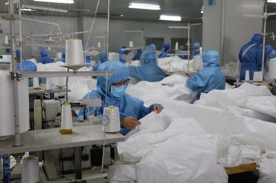河南郟縣 企業(yè)勇?lián)鐣熑危ΡＵ厢t(yī)用口罩平價零售